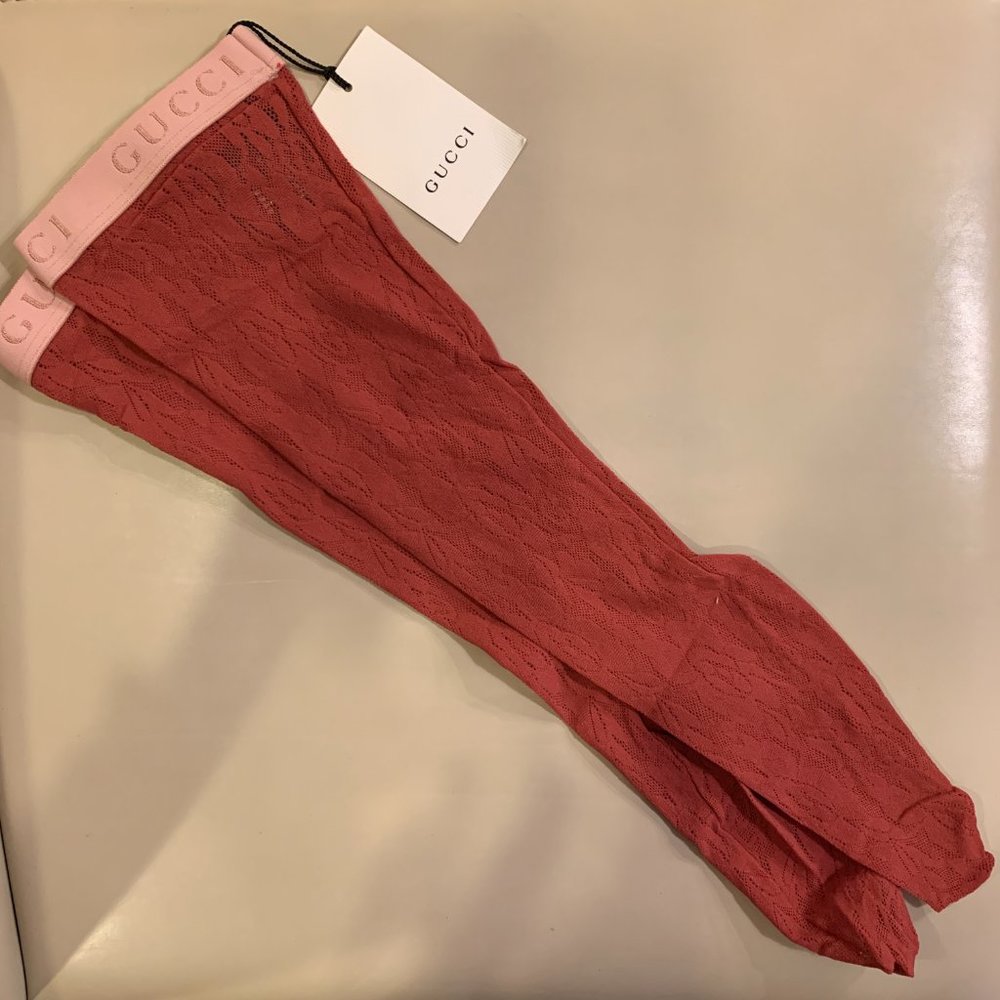 Gucci Interlocking GG Floral Lace Socks in Red - Picture 2 of 4